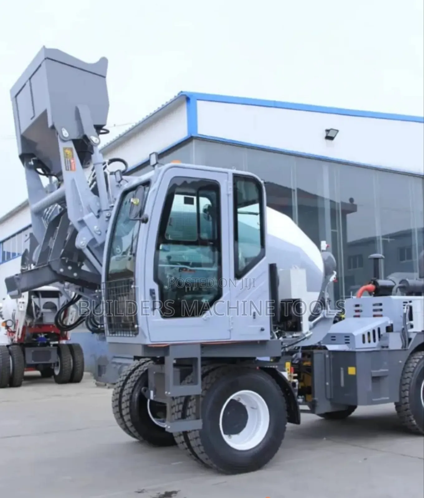 Self Loading Mobile Mixer 4 Cubic Available