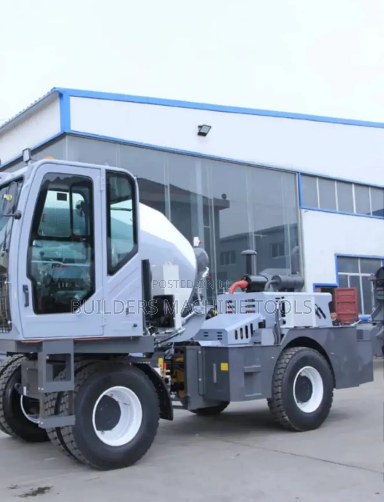 Self Loading Mobile Mixer 4 Cubic Available