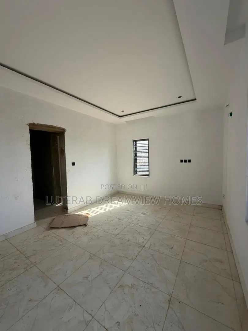 3bdrm Block of Flats in Main Wuye for sale