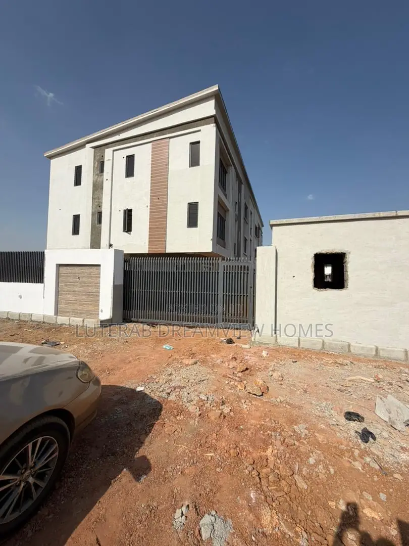 3bdrm Block of Flats in Main Wuye for sale