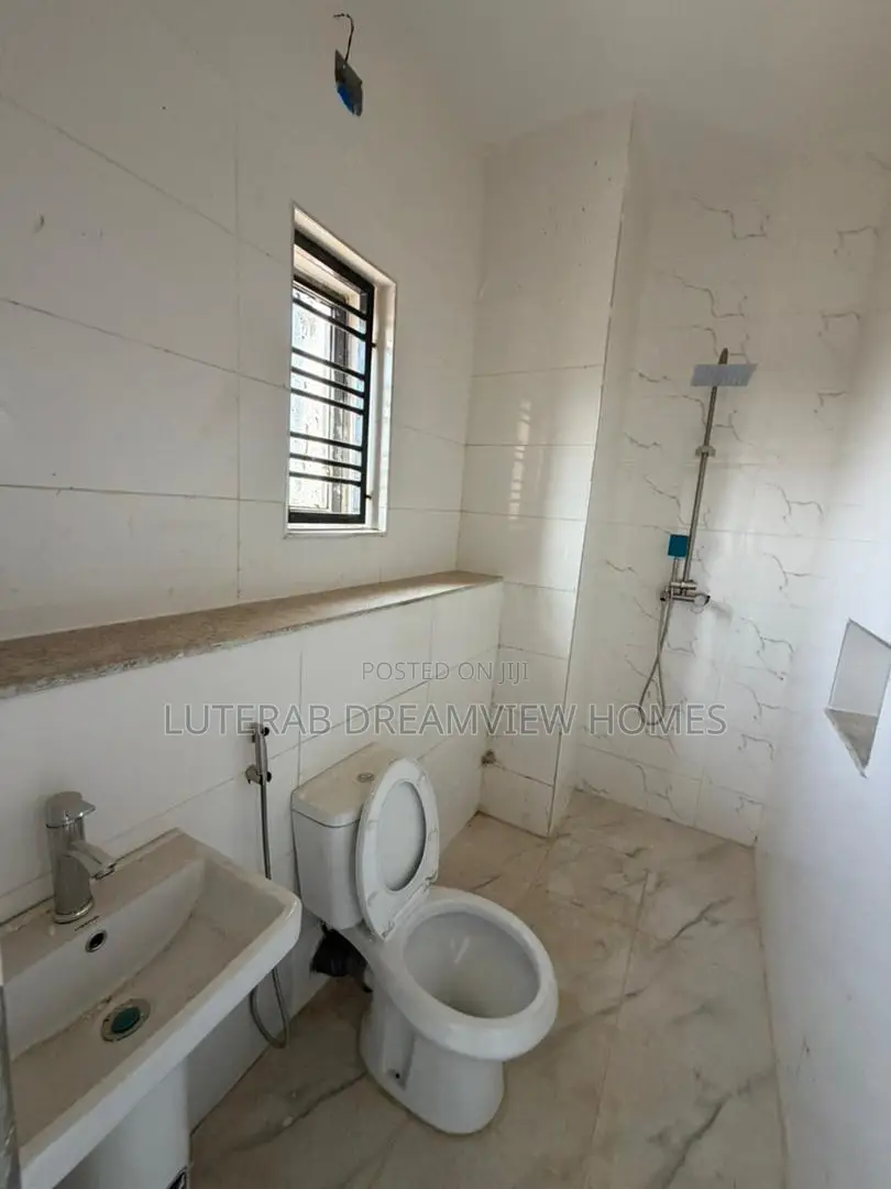 3bdrm Block of Flats in Main Wuye for sale