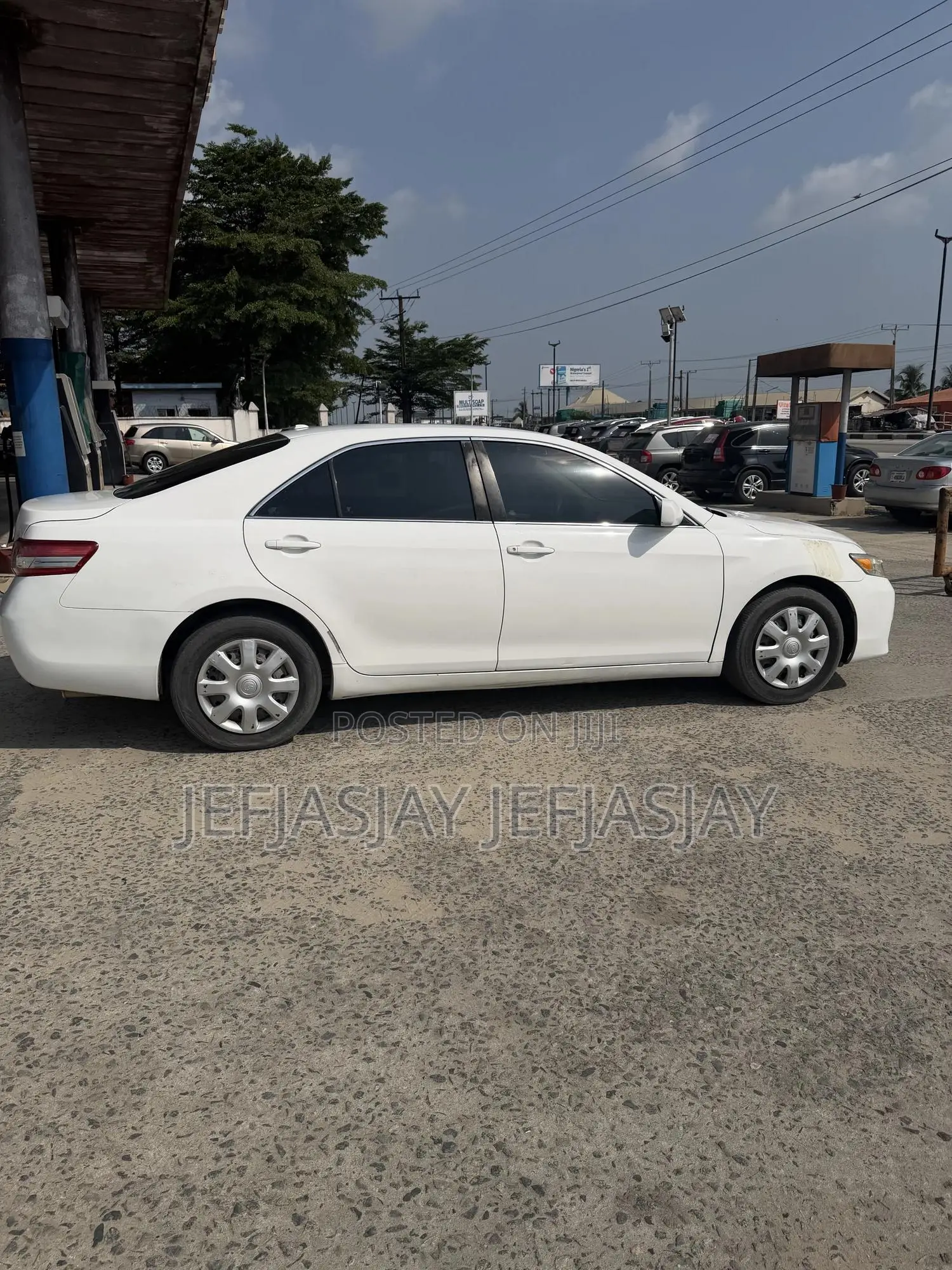 Toyota Camry LE 4dr Sedan (2.5L 4cyl 6A) 2011 White