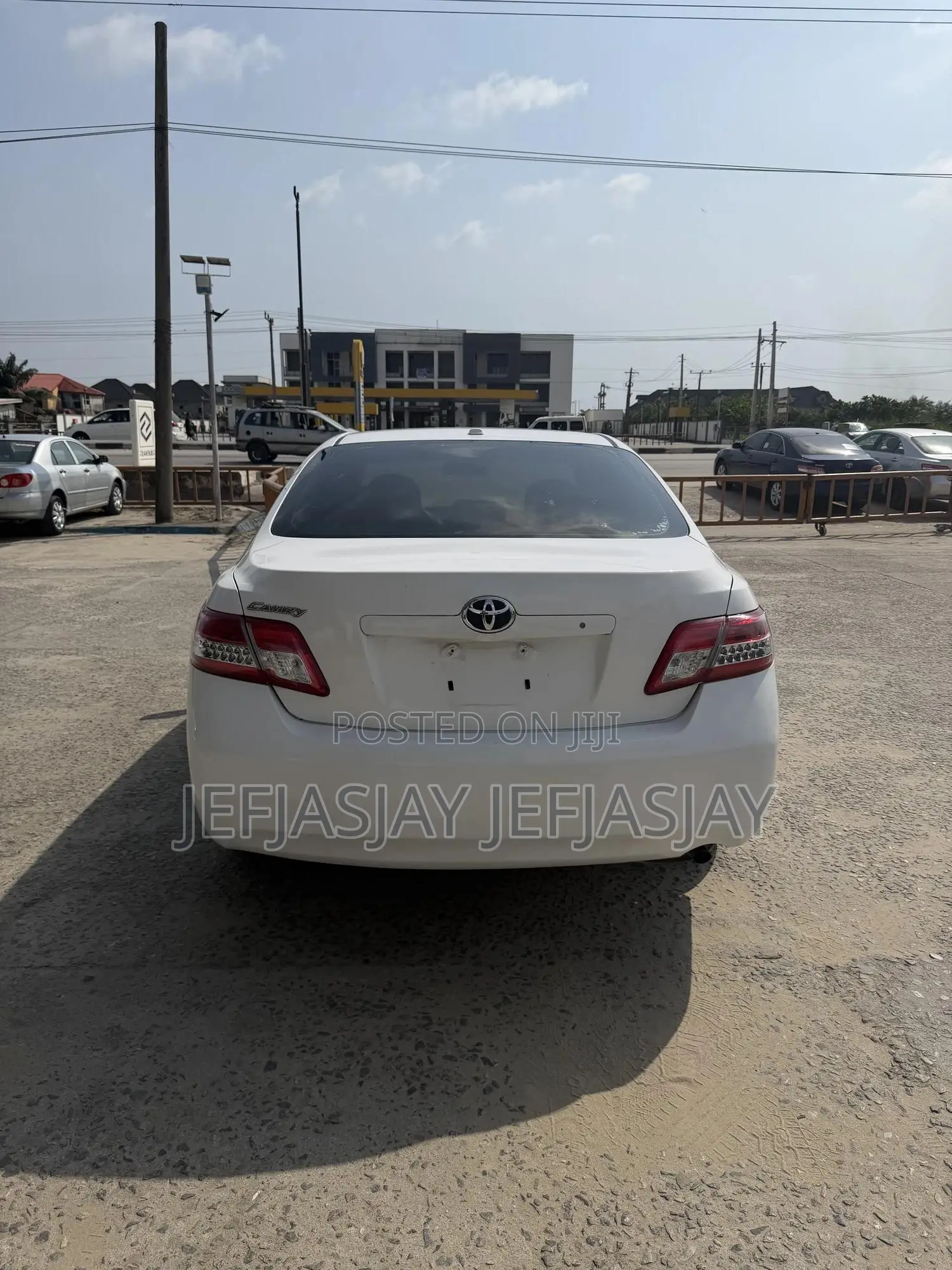 Toyota Camry LE 4dr Sedan (2.5L 4cyl 6A) 2011 White