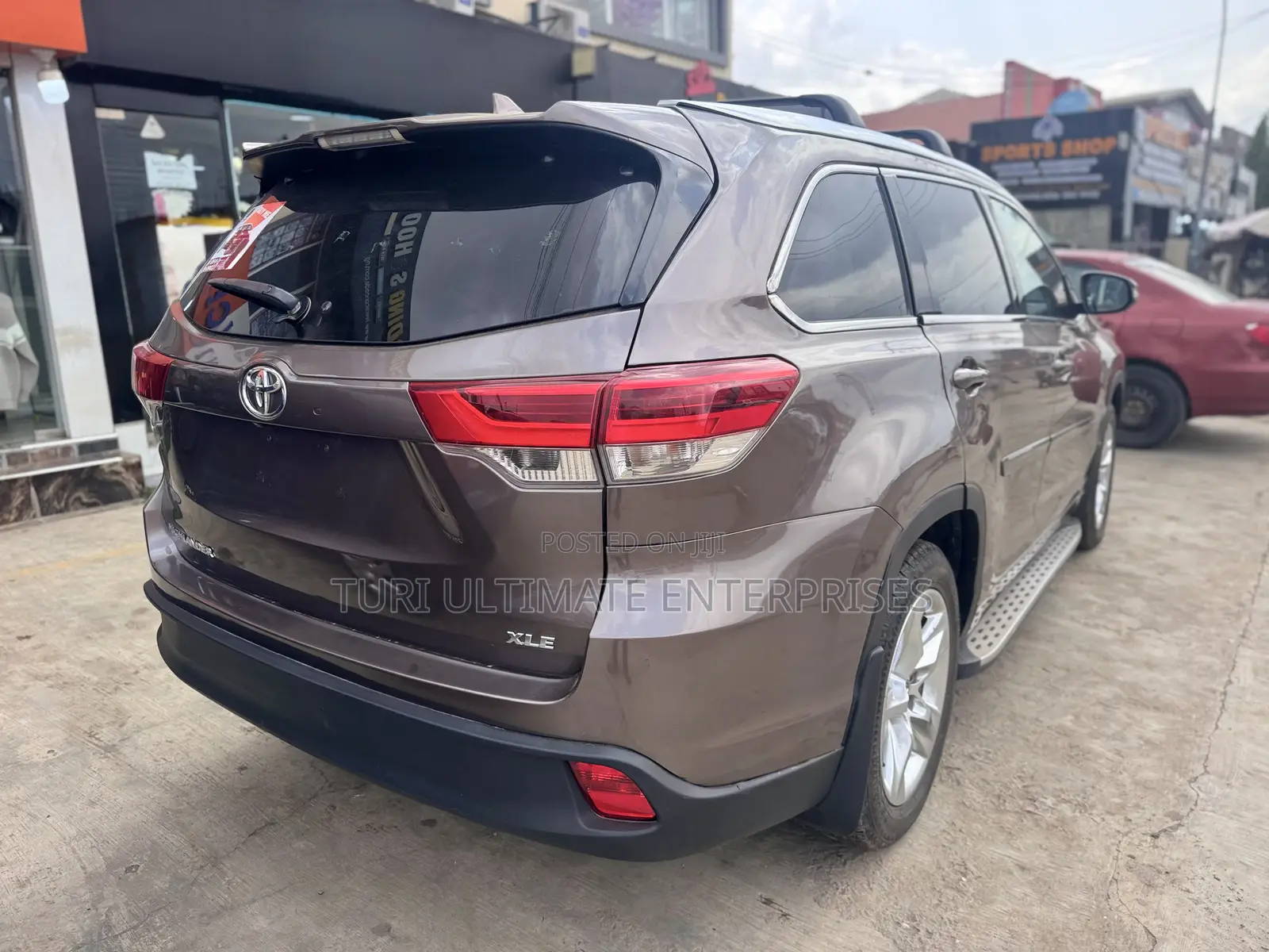 Toyota Highlander XLE 4x4 V6 (3.5L 6cyl 8A) 2018 Brown