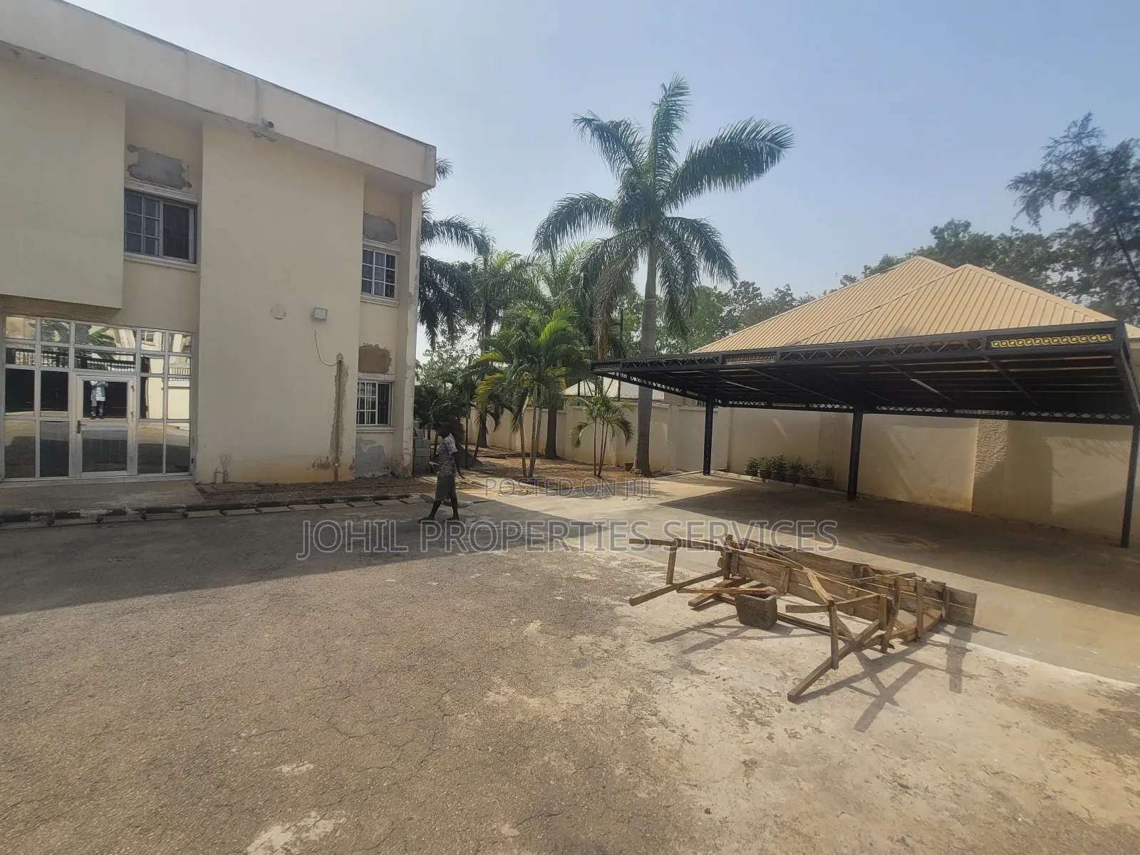 4bdrm Duplex in Legislative Quarters, Apo District for sale