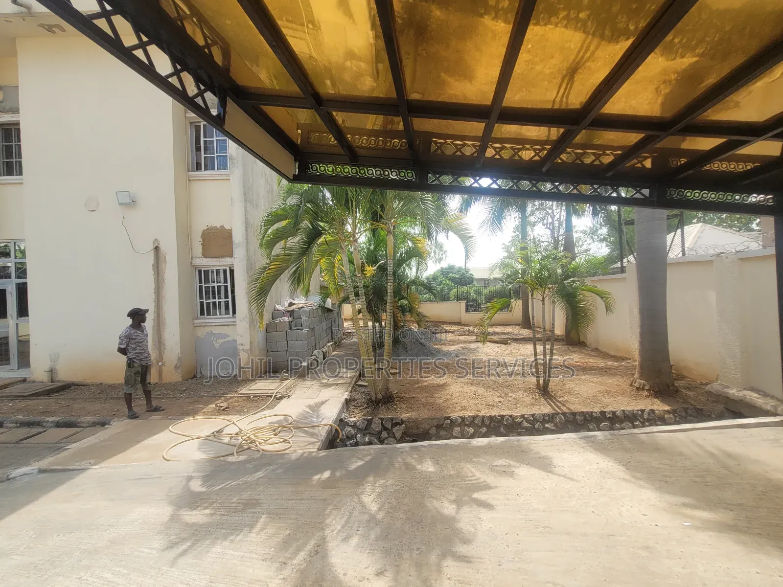 4bdrm Duplex in Legislative Quarters, Apo District for sale