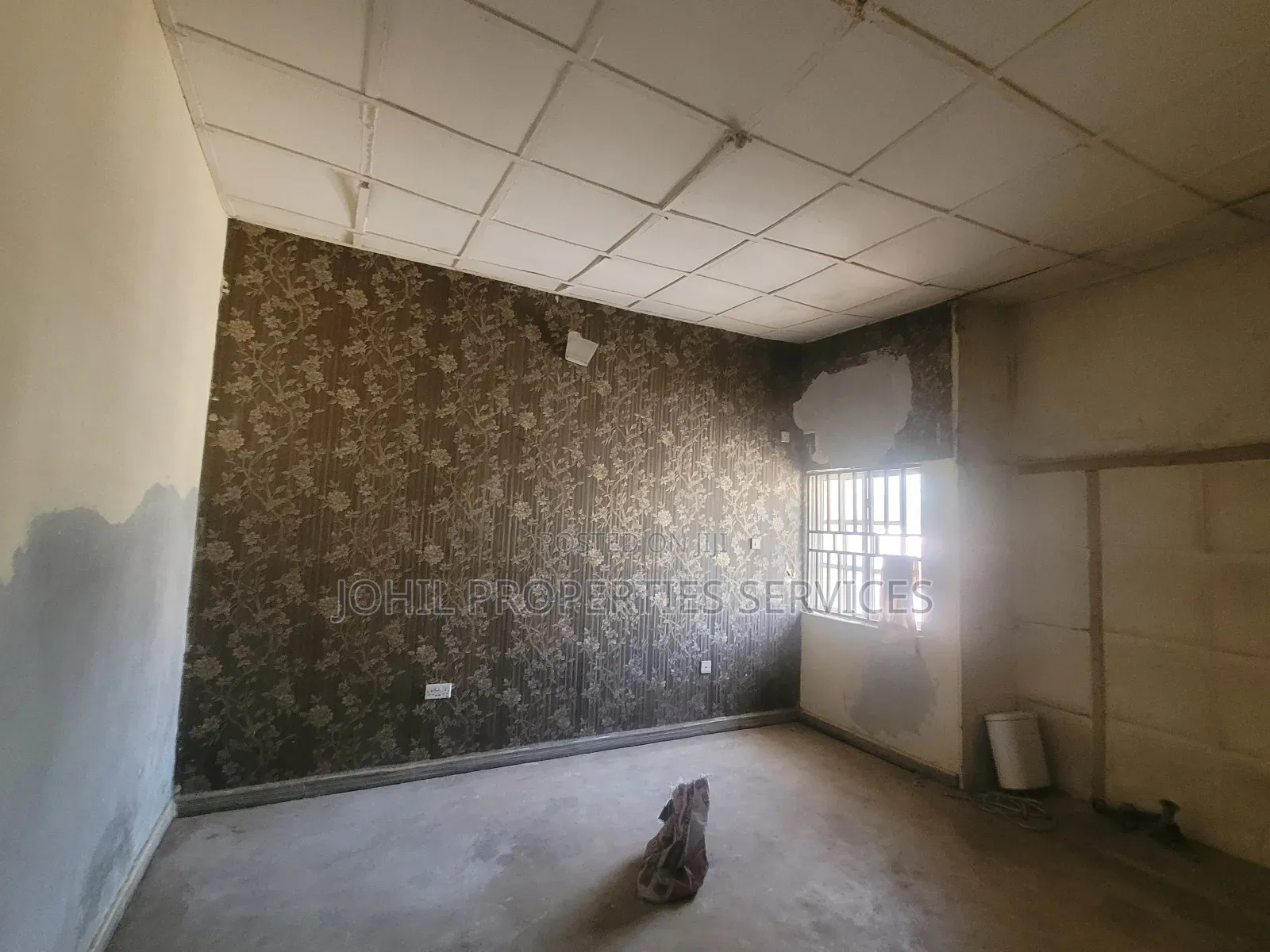 4bdrm Duplex in Legislative Quarters, Apo District for sale