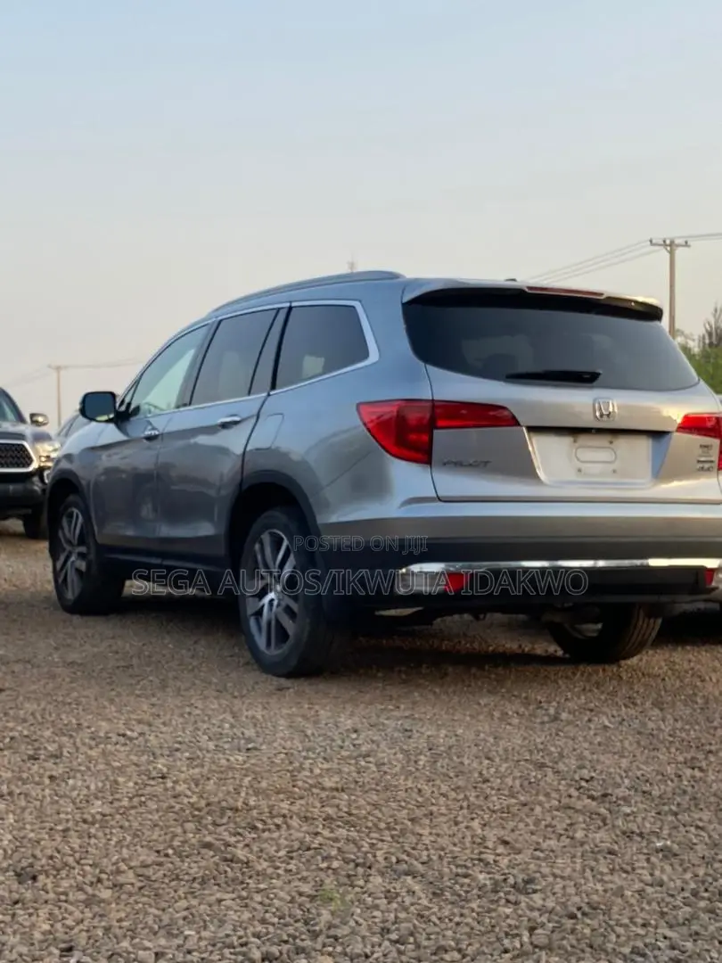 Honda Pilot Touring 4dr SUV 4WD (3.5L 6cyl 9A) 2017 Silver
