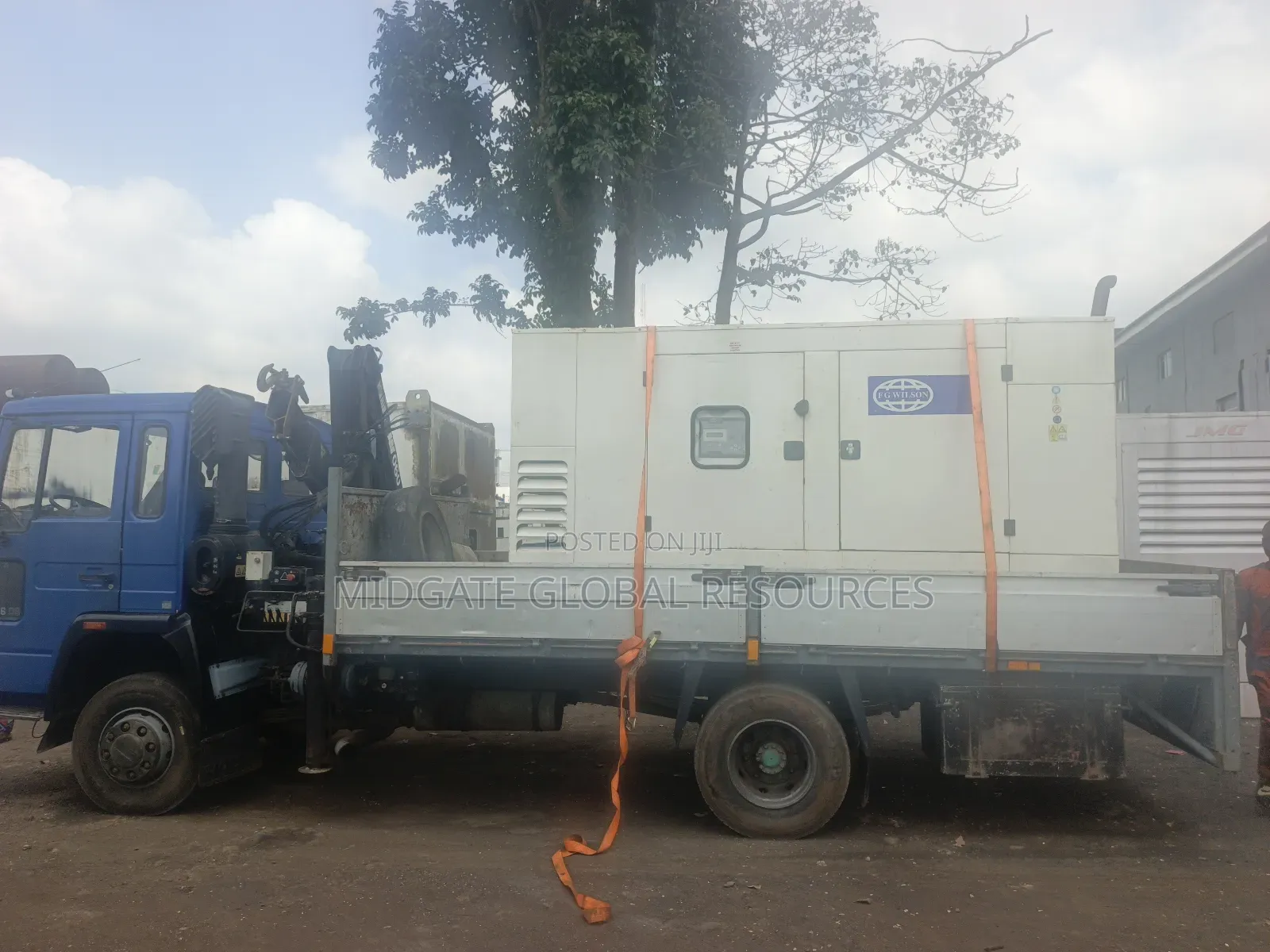 4 Tons Portable Crane Truck/Hiab for Hire