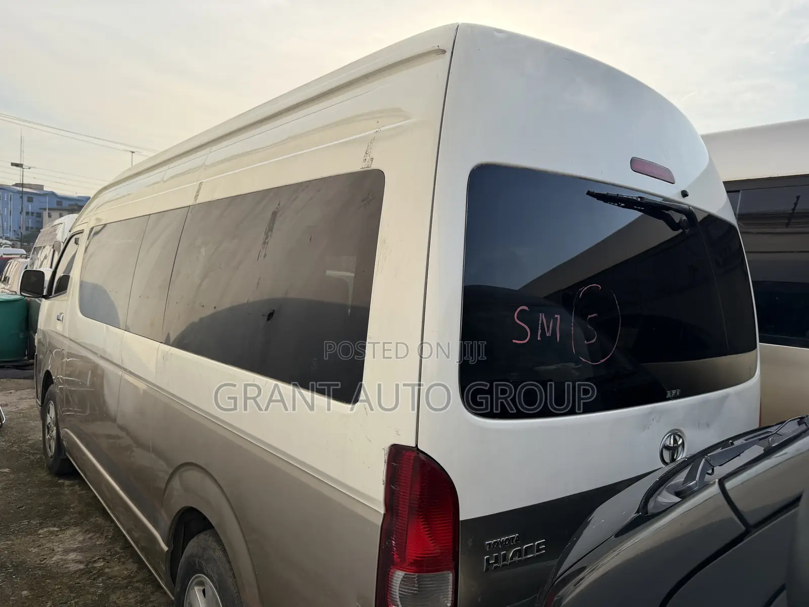 Toyota HiAce 2013 Gold