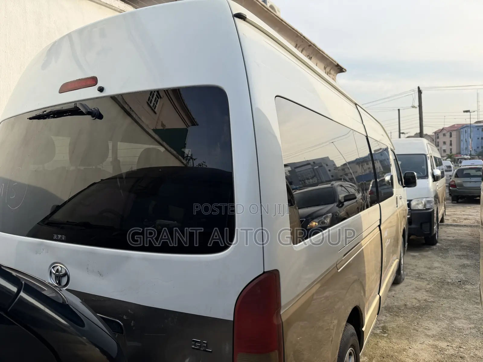 Toyota HiAce 2013 Gold