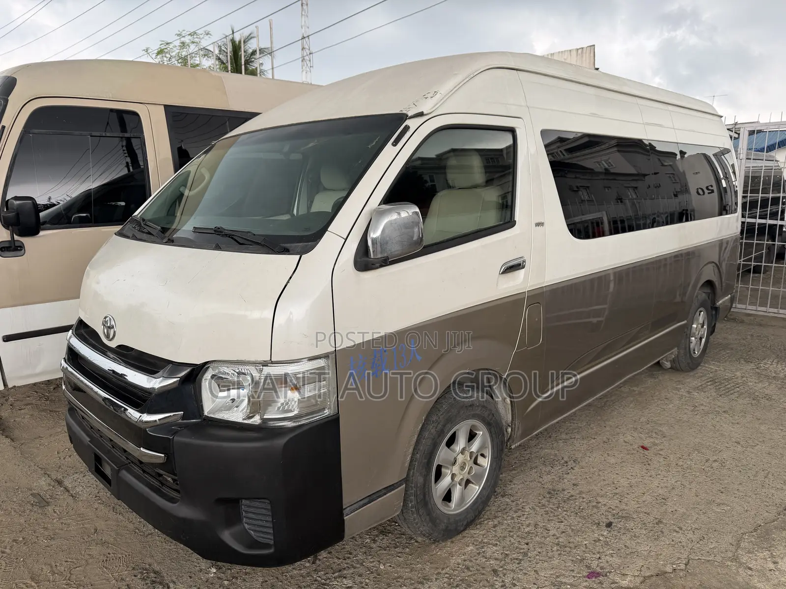 Toyota HiAce 2016 Gold