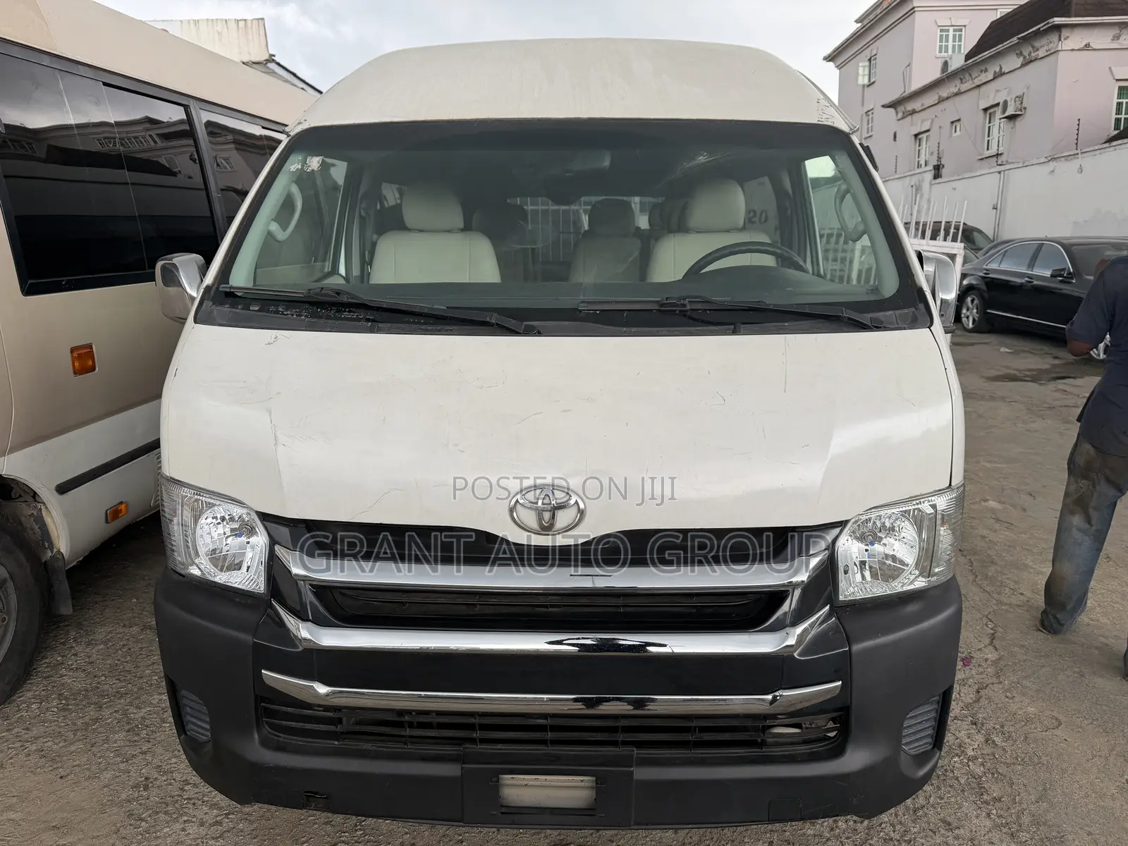 Toyota HiAce 2016 Gold