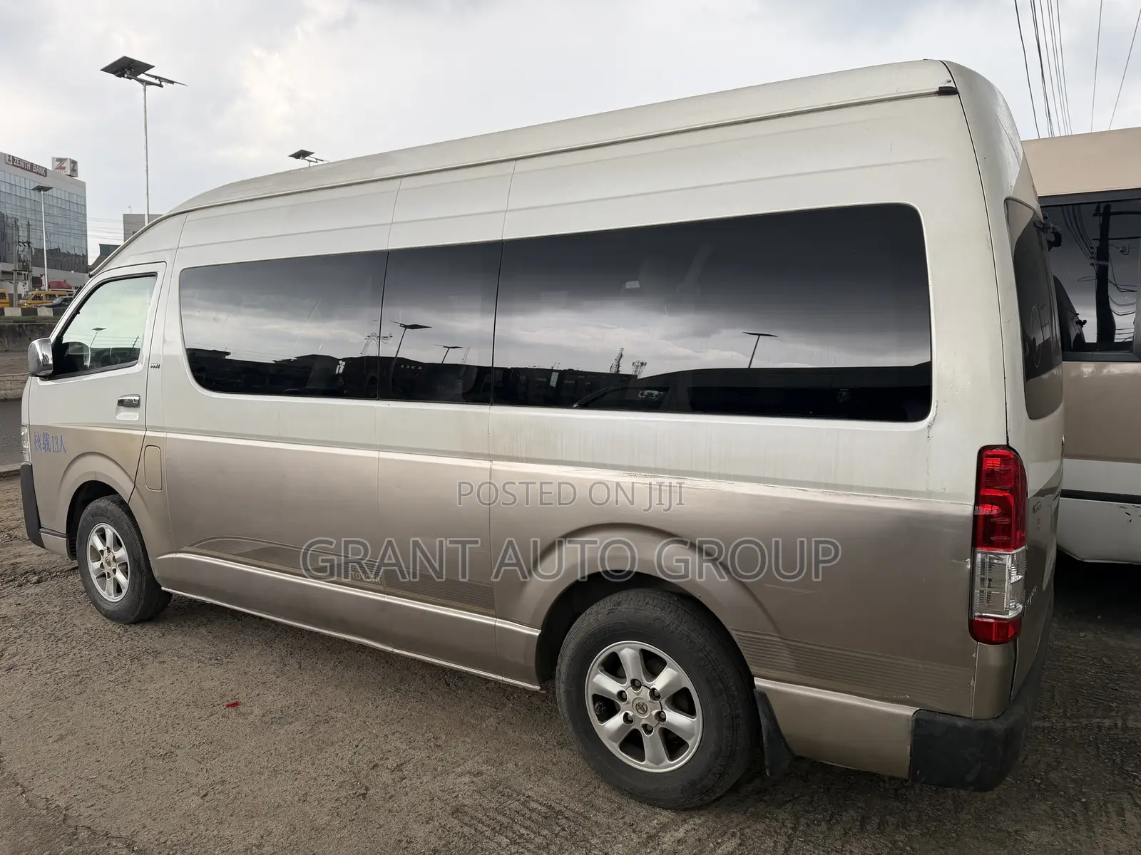 Toyota HiAce 2016 Gold