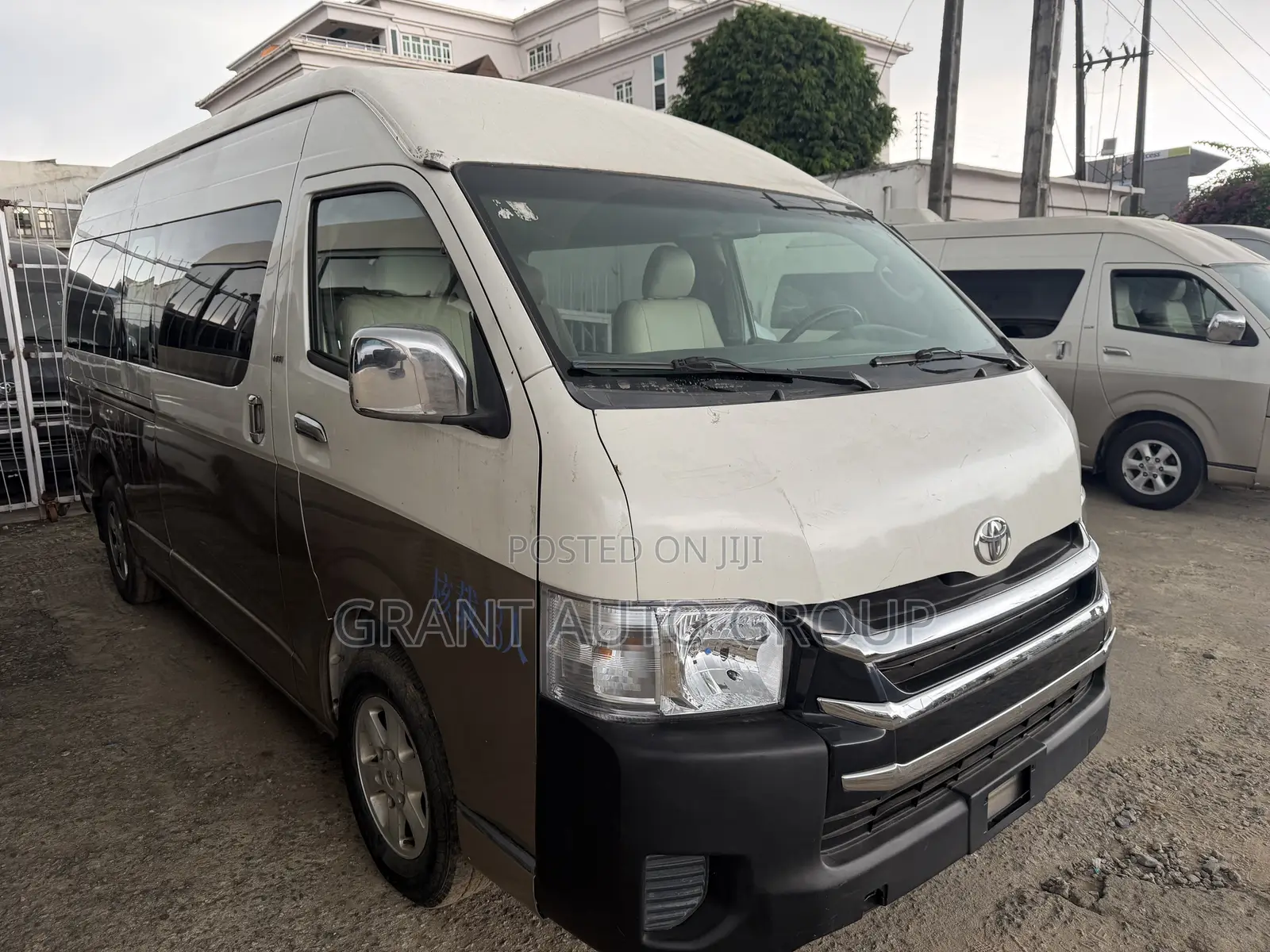 Toyota HiAce 2016 Gold