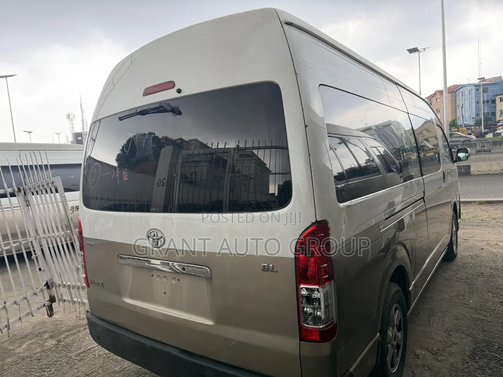 Toyota HiAce 2016 Gold