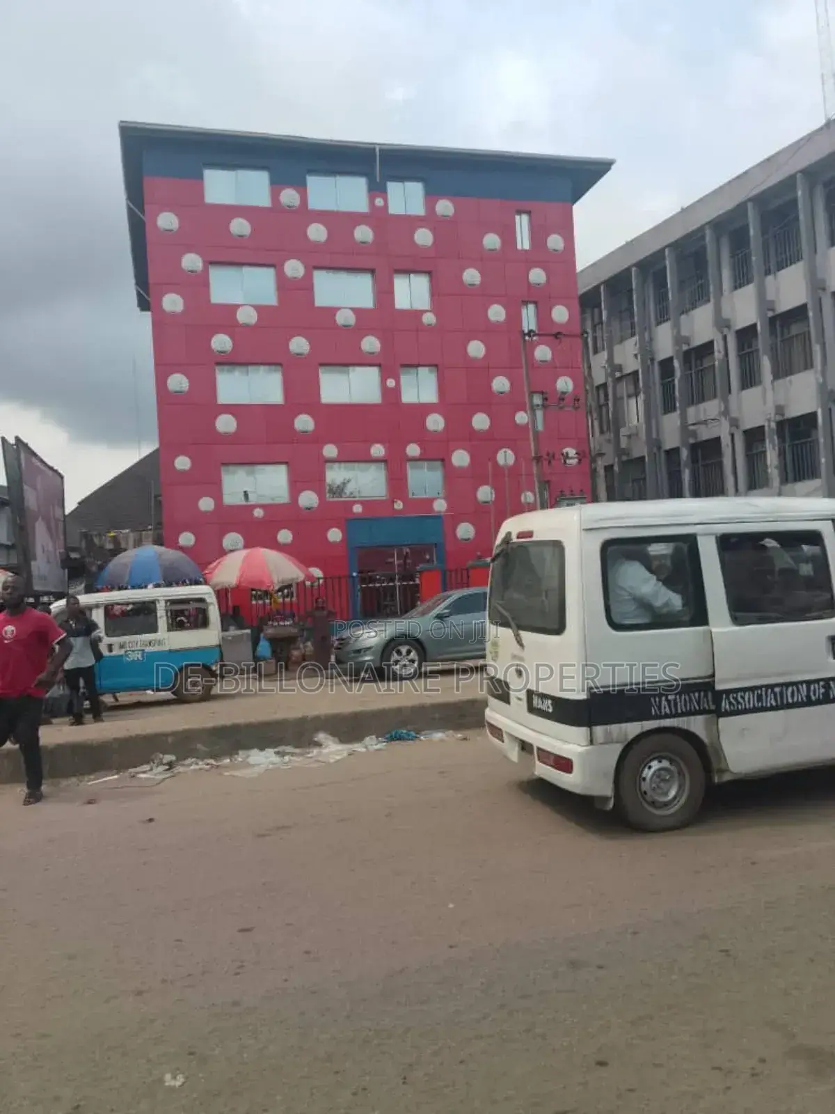 18bdrm House in Owerri for sale