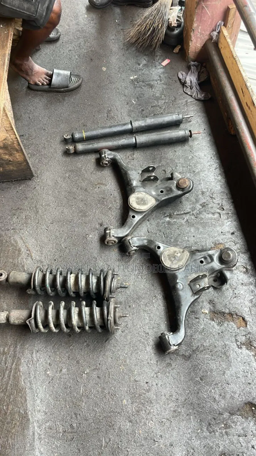 Shocks Absorber Nissan Frontier or Pathfinder