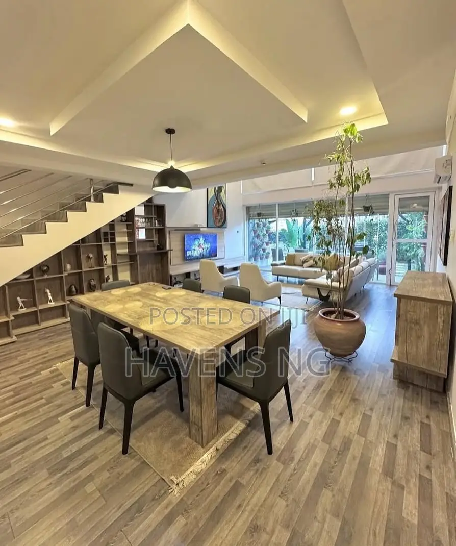 Luxury 4 Bedroom Apartment With Swimming Pool Lounge Area