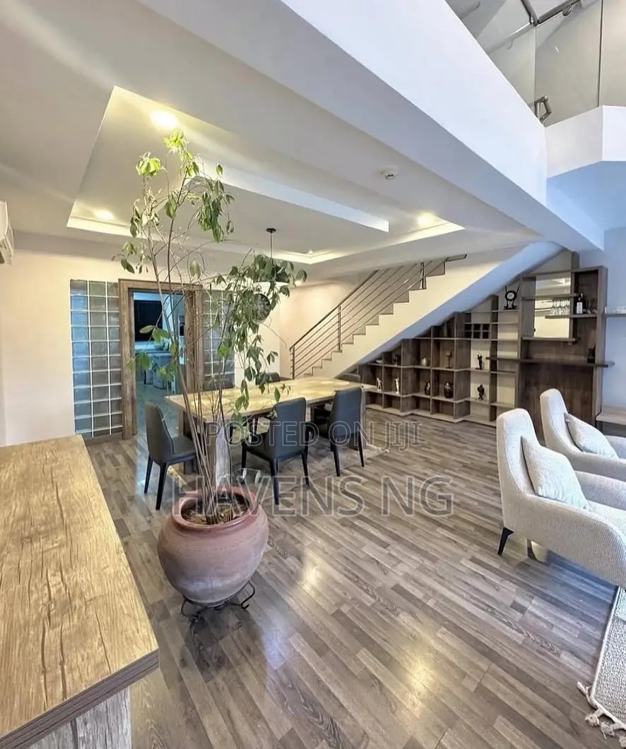 Luxury 4 Bedroom Apartment With Swimming Pool Lounge Area