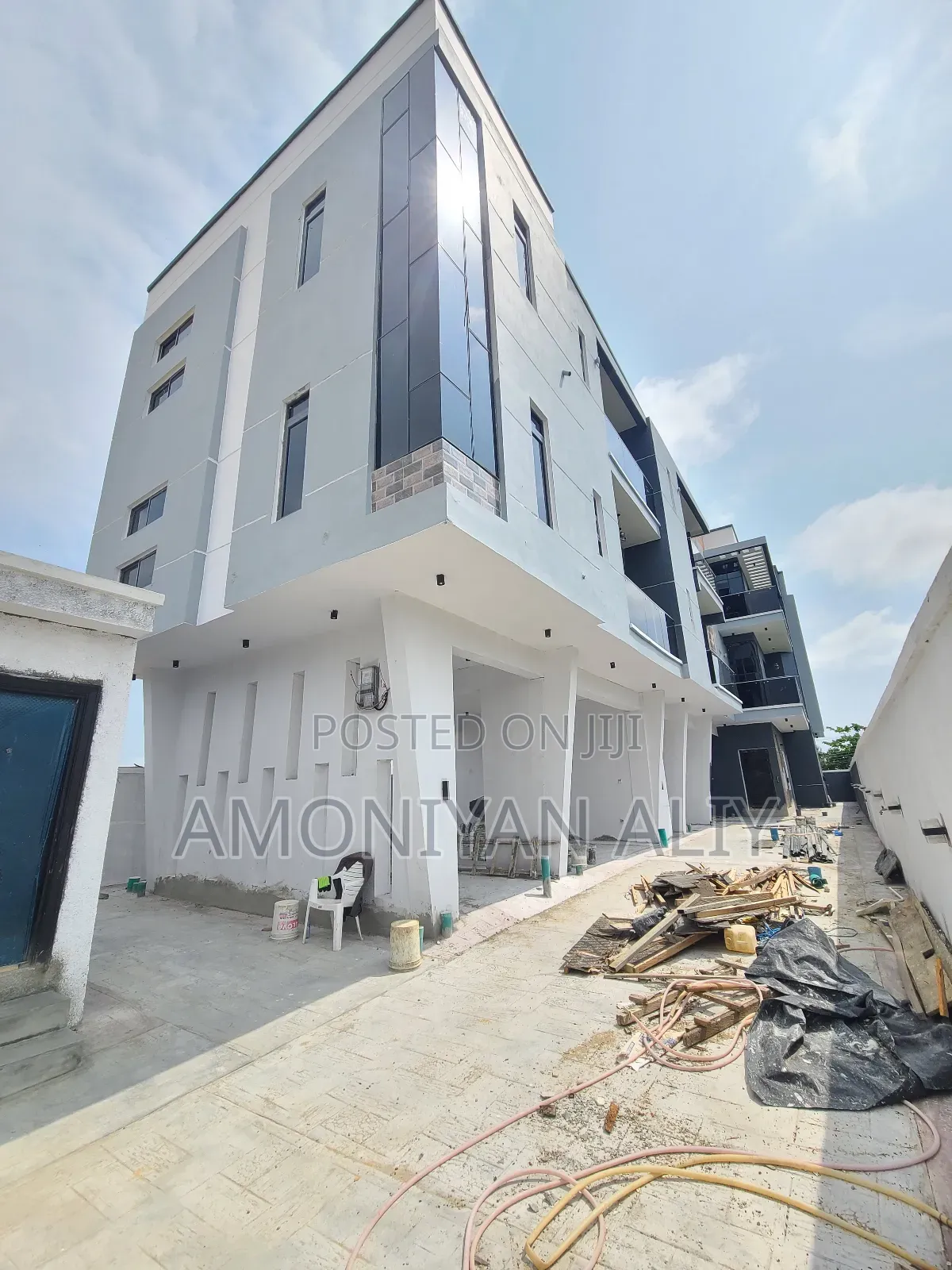 2bdrm Apartment in Lekki Scheme2 for sale