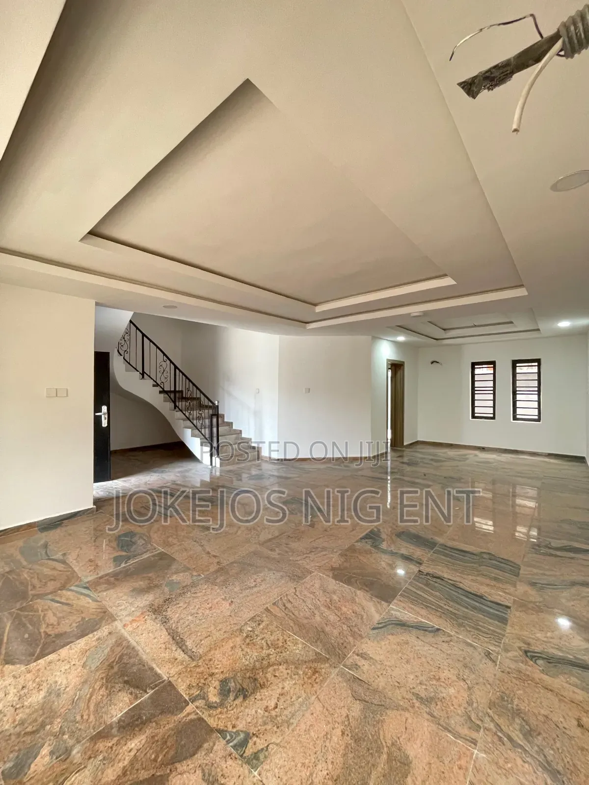 4bdrm Townhouse/Terrace in Ologolo for sale
