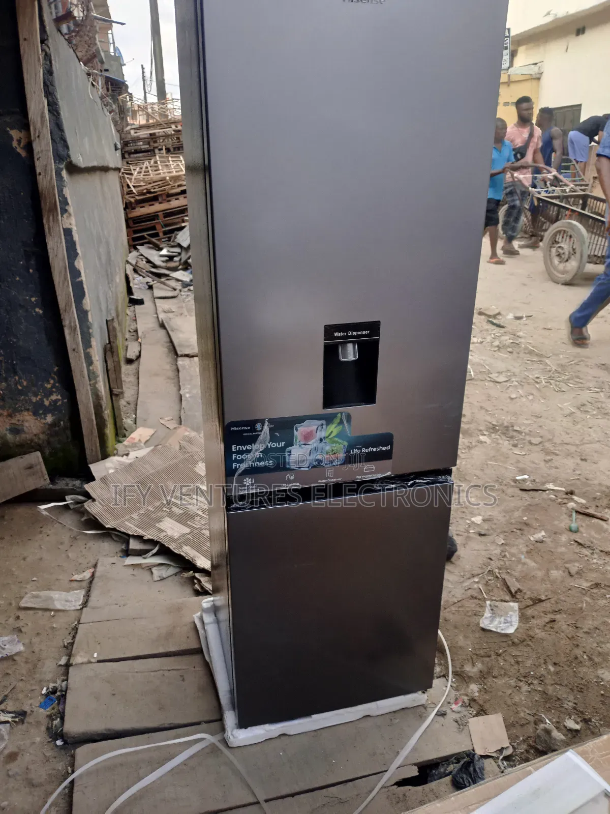 264 Liters Hisense Double Door Refrigerator With Dispenser.