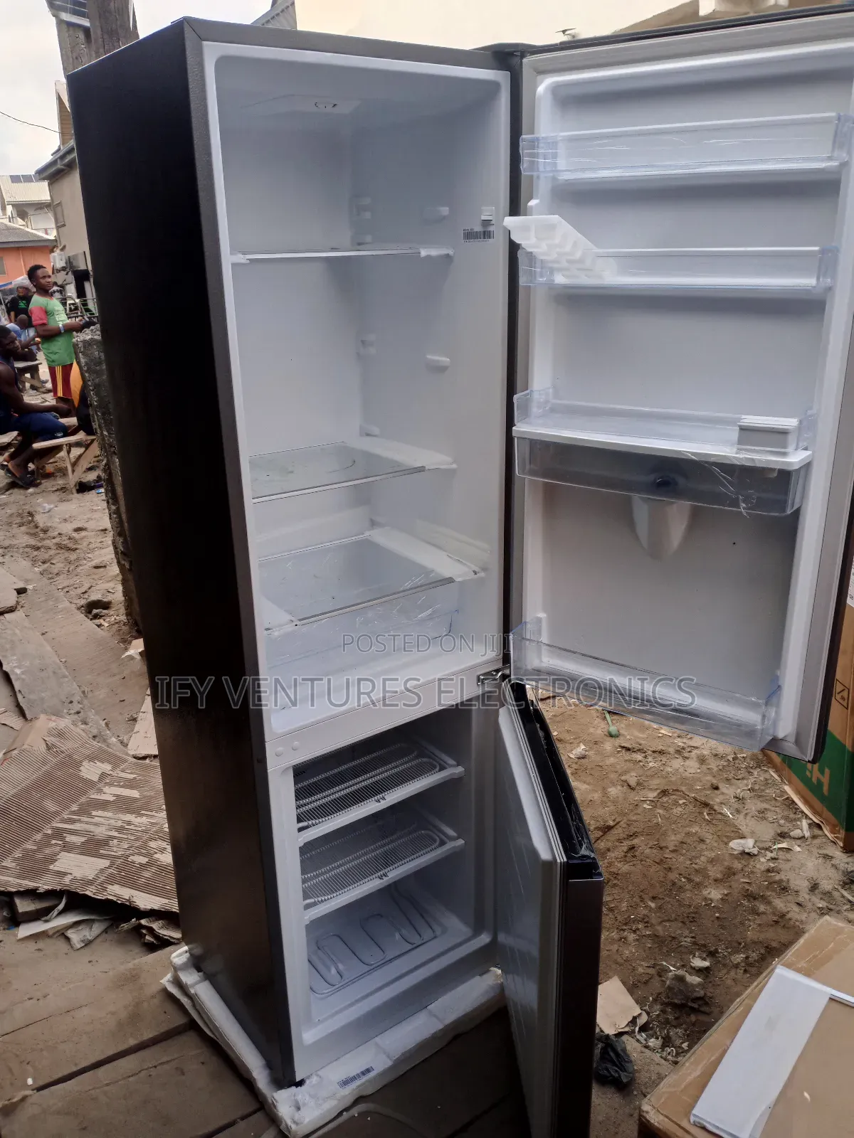 264 Liters Hisense Double Door Refrigerator With Dispenser.