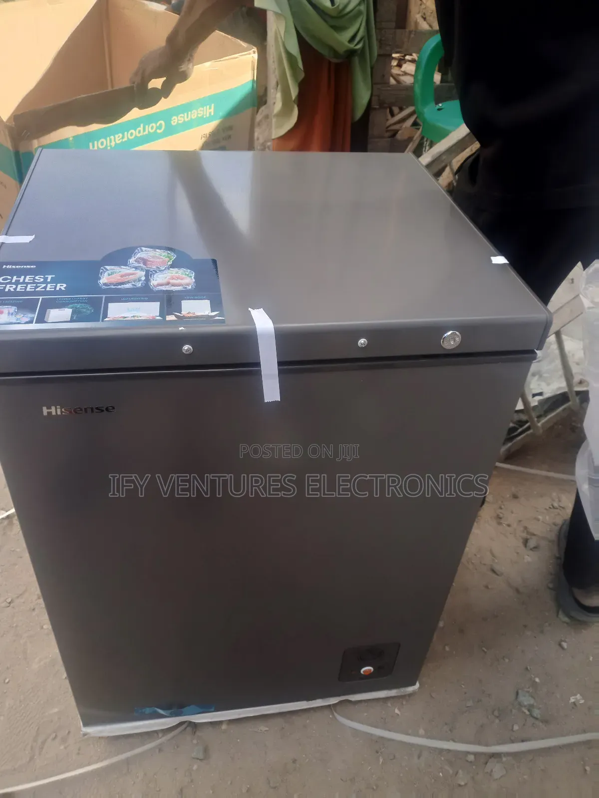 142 Liters Hisense Chest Freezer, Silver Color, Fast Freezing.