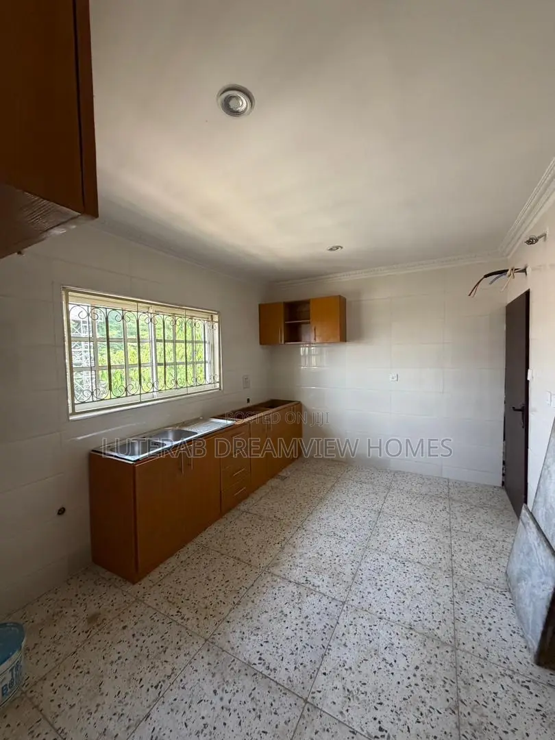 3bdrm Block of Flats in Maitama for rent