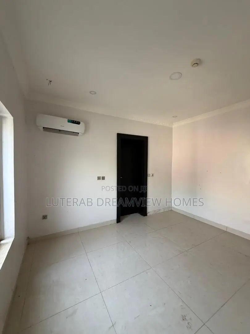 3bdrm Block of Flats in Maitama for rent