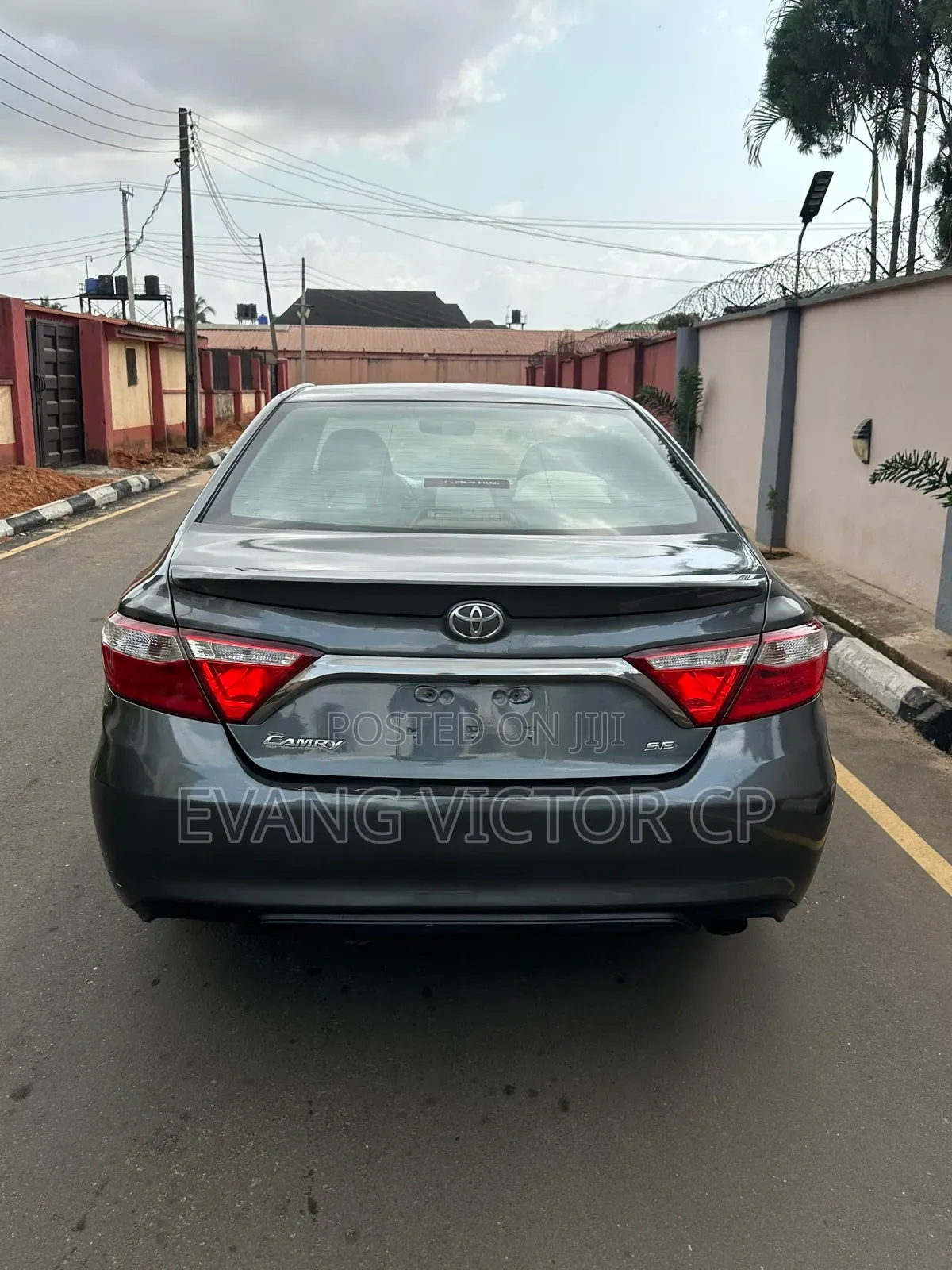 Toyota Camry SE 4dr Sedan (2.5L 4cyl 6A) 2016 Gray