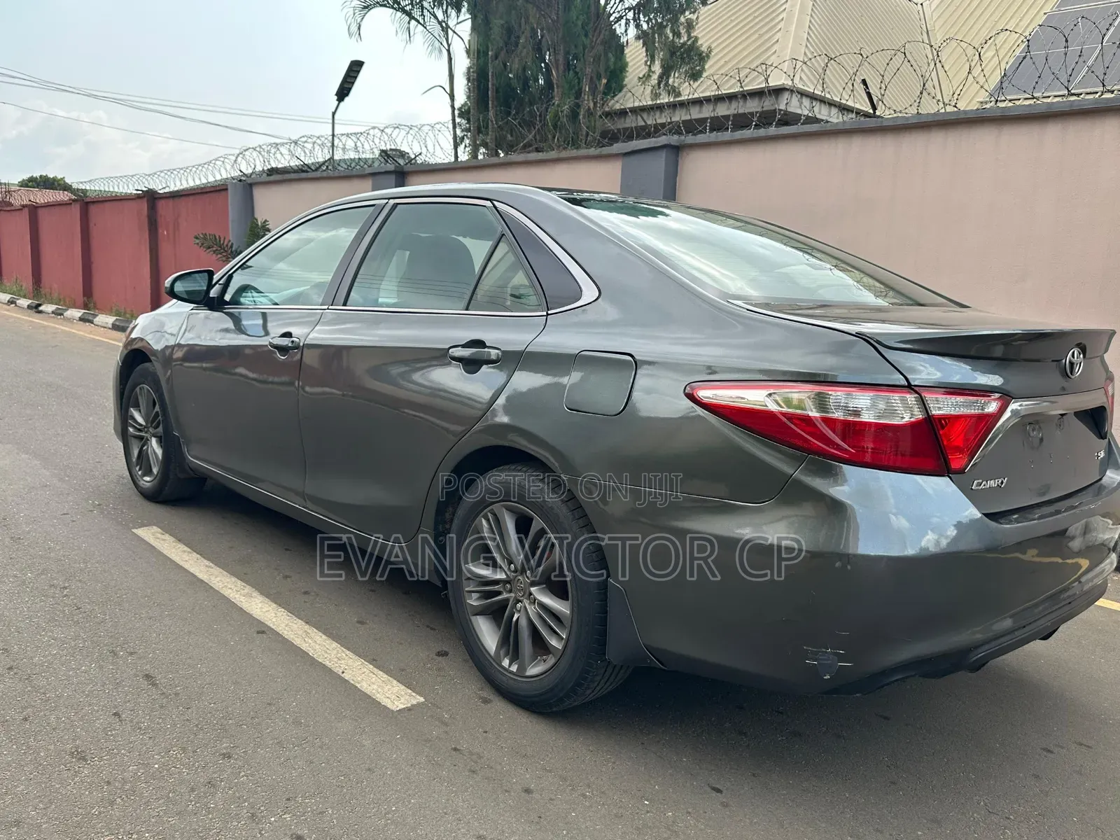Toyota Camry SE 4dr Sedan (2.5L 4cyl 6A) 2016 Gray
