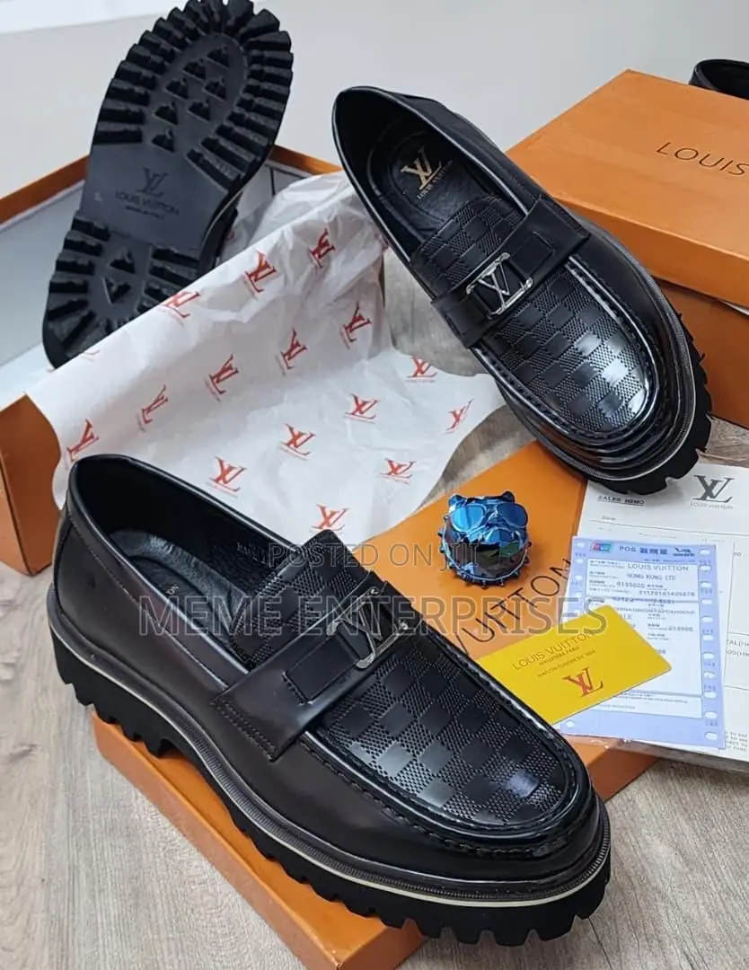 Male Shoe: -