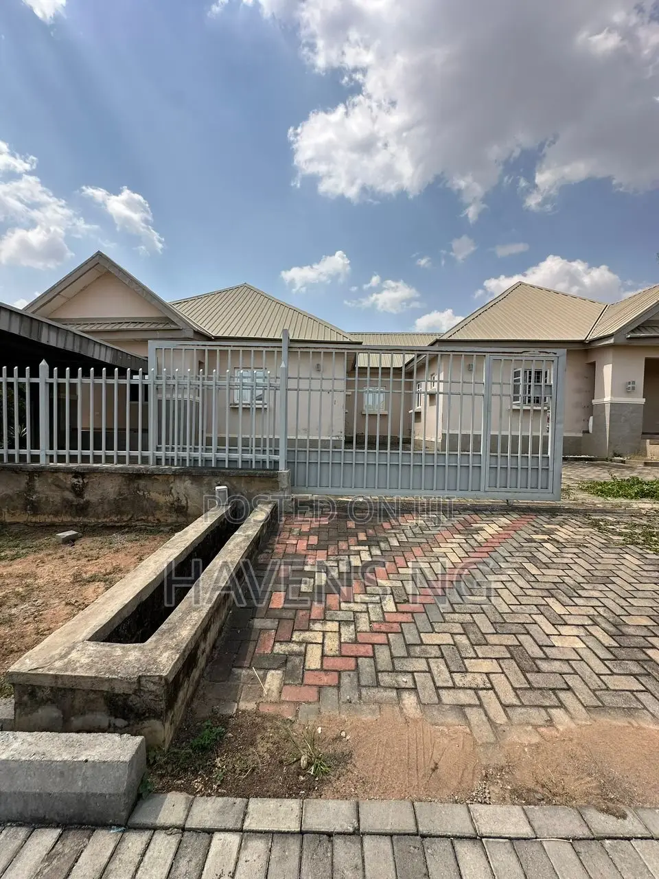 4bdrm Bungalow in FHA for sale