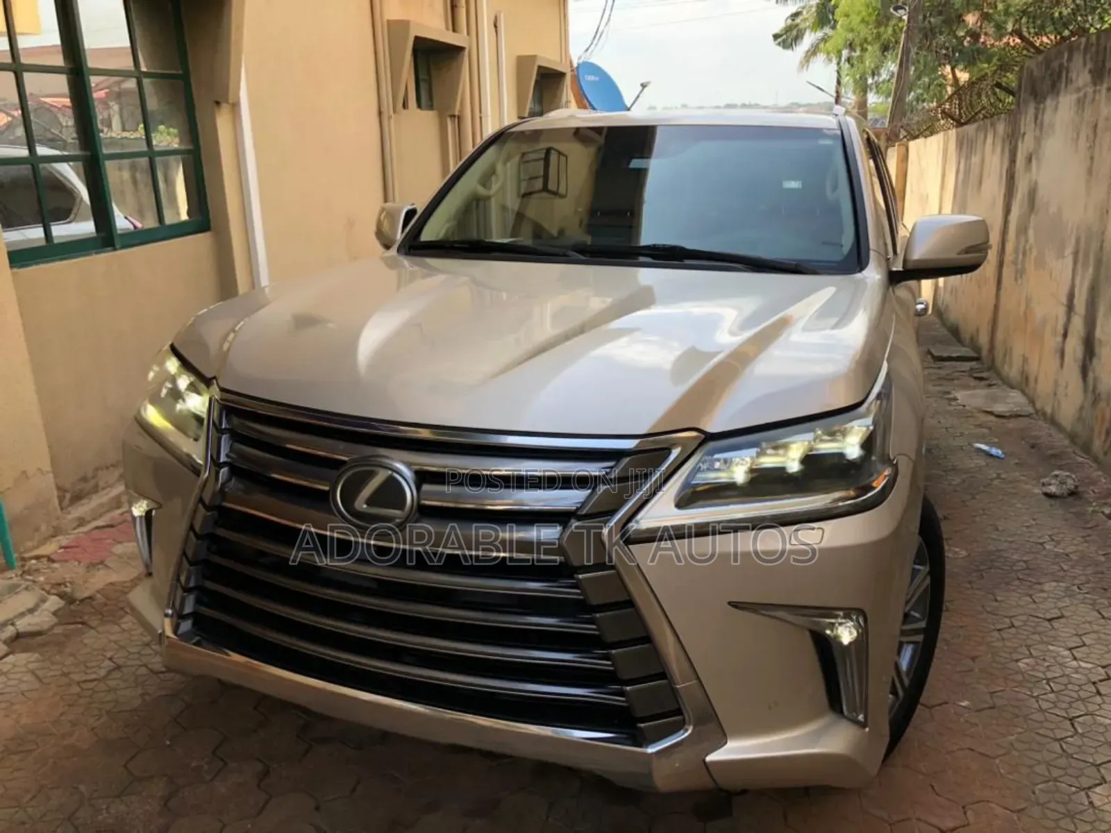 Lexus LX 570 (5 seats) AWD 2016 Gold