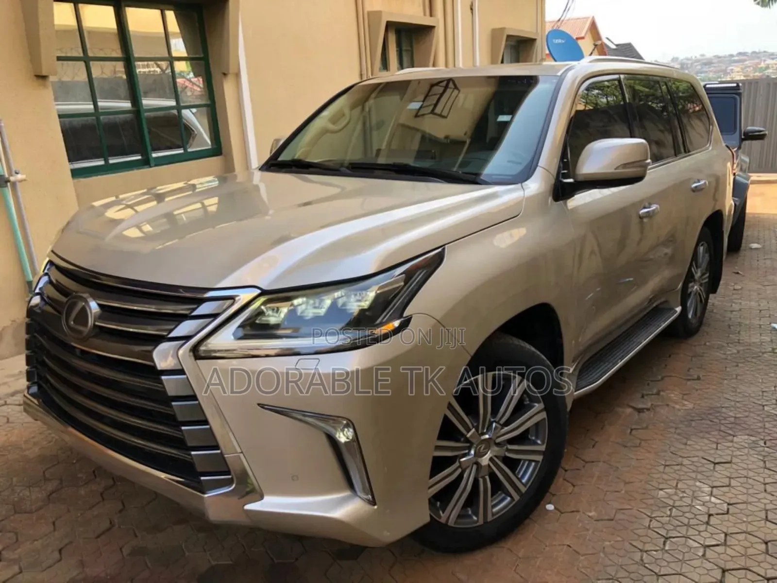 Lexus LX 570 (5 seats) AWD 2016 Gold