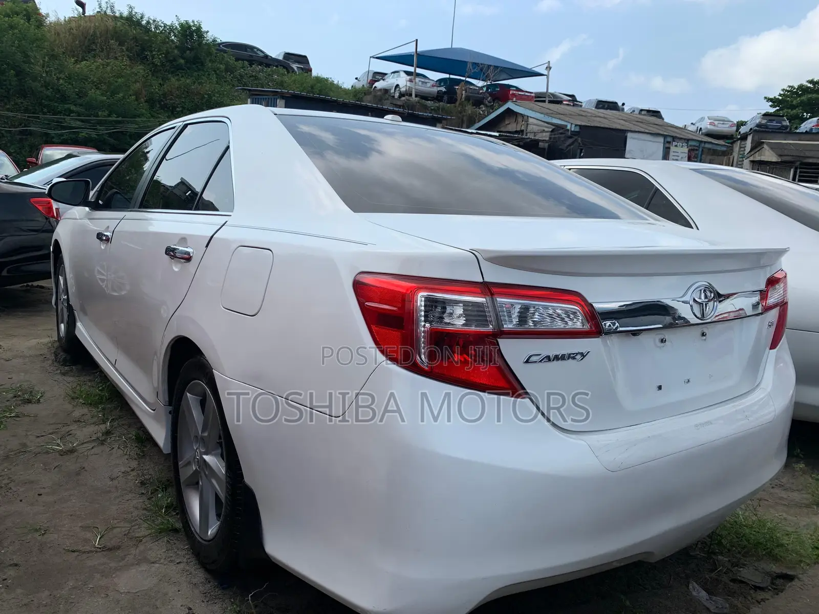 Toyota Camry SE 4dr Sedan (2.5L 4cyl 6A) 2013 White