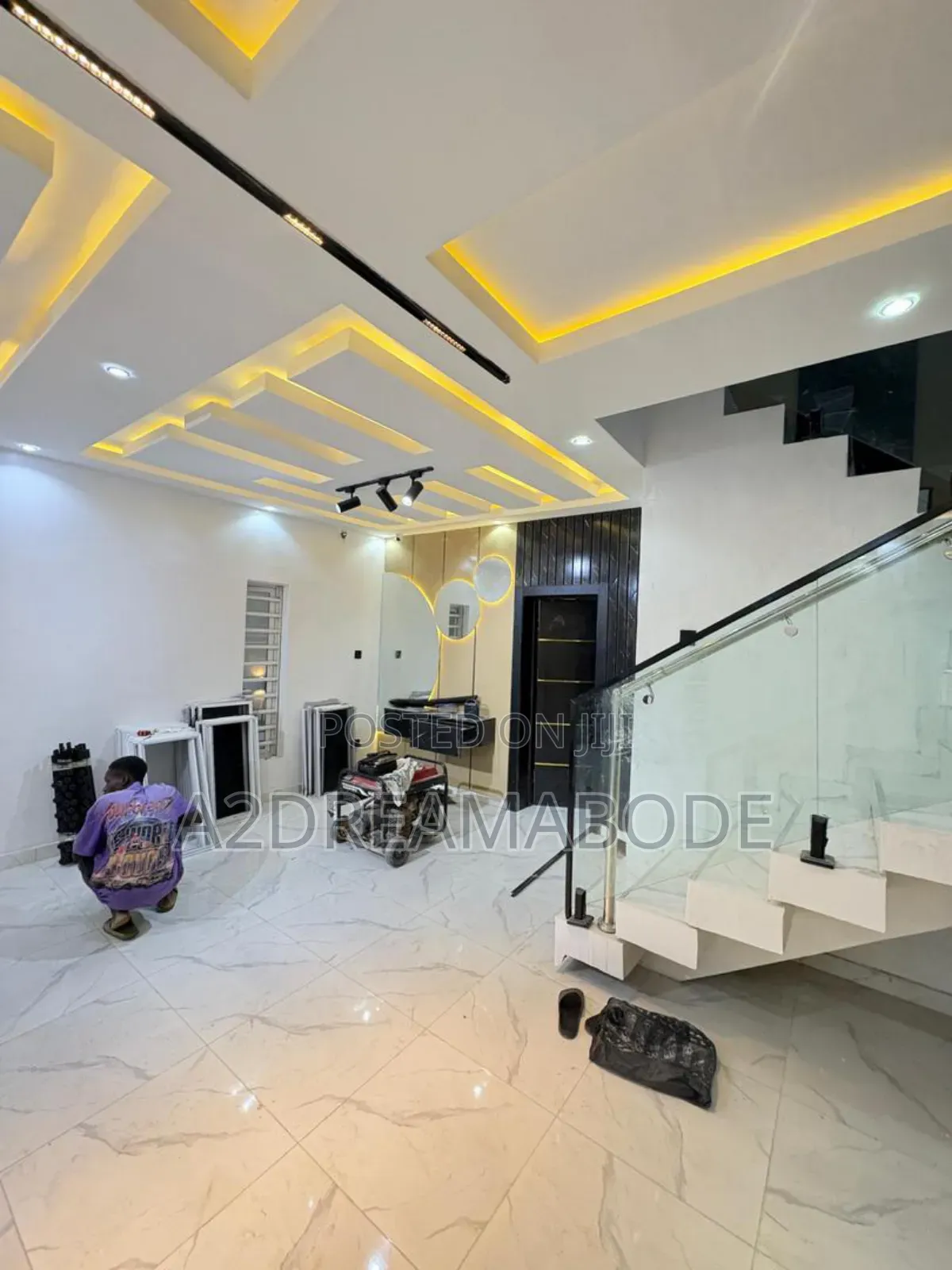 5bdrm Duplex in In An Estate, Agege for sale