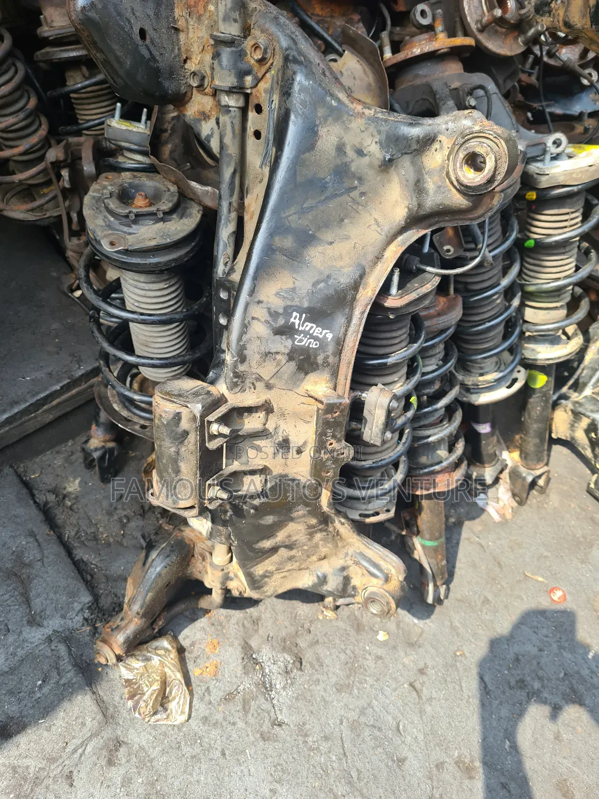 Beam Nissan Almera Tino