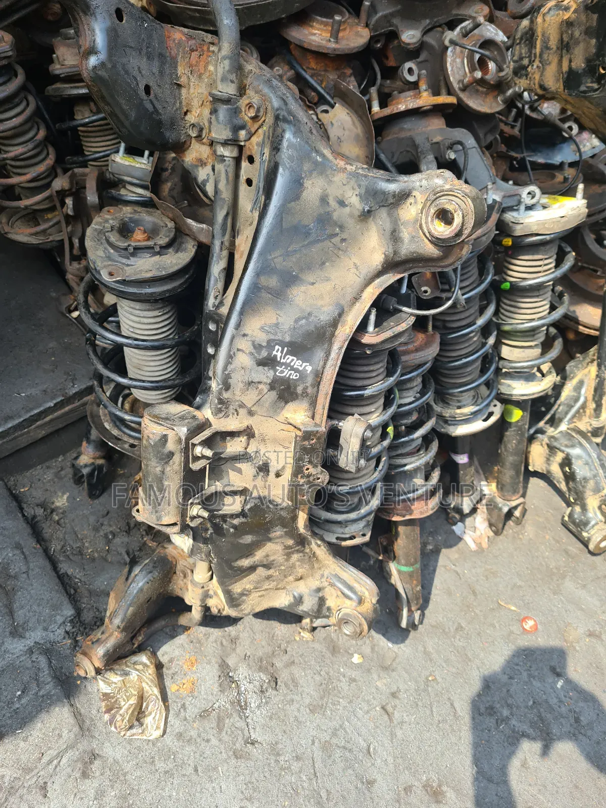 Beam Nissan Almera Tino
