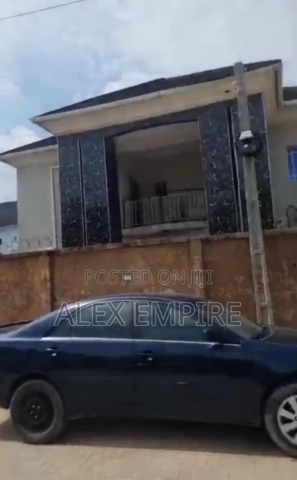 4bdrm Duplex in Okota for sale
