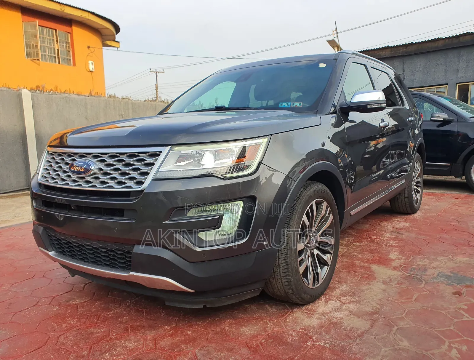 Ford Explorer Platinum 4dr SUV AWD (3.5L 6cyl Turbo 6A) 2016 Gray