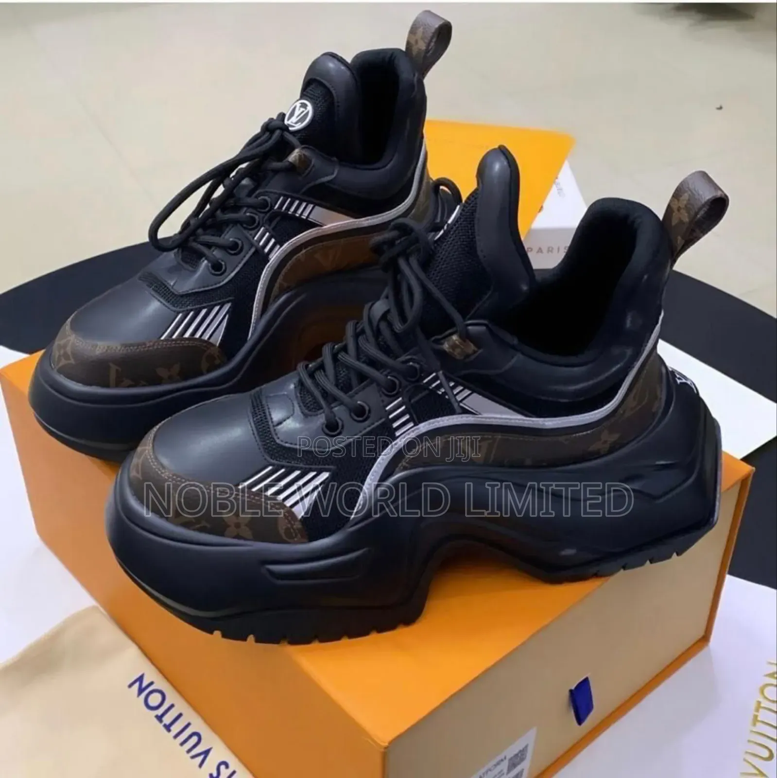 Black Solid Unisex Sneakers Chido 8f