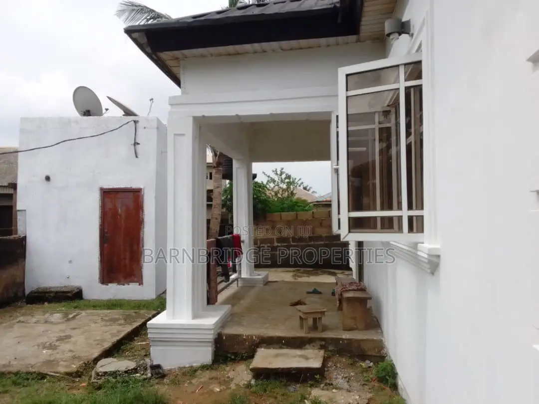 5bdrm Block of Flats in Obafemi-Owode for sale