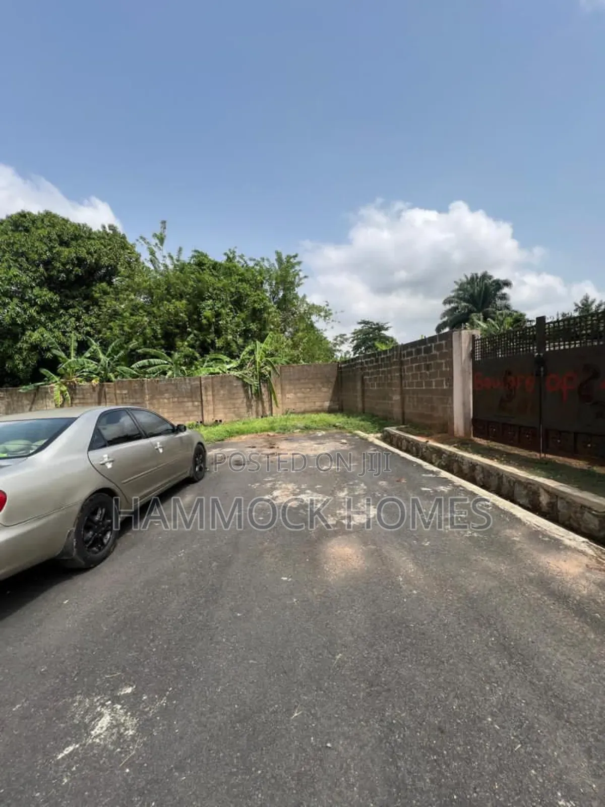 Distress Mixed Use Land Near CBN Clinic, Onireke Gra, Jericho, Ibadan.