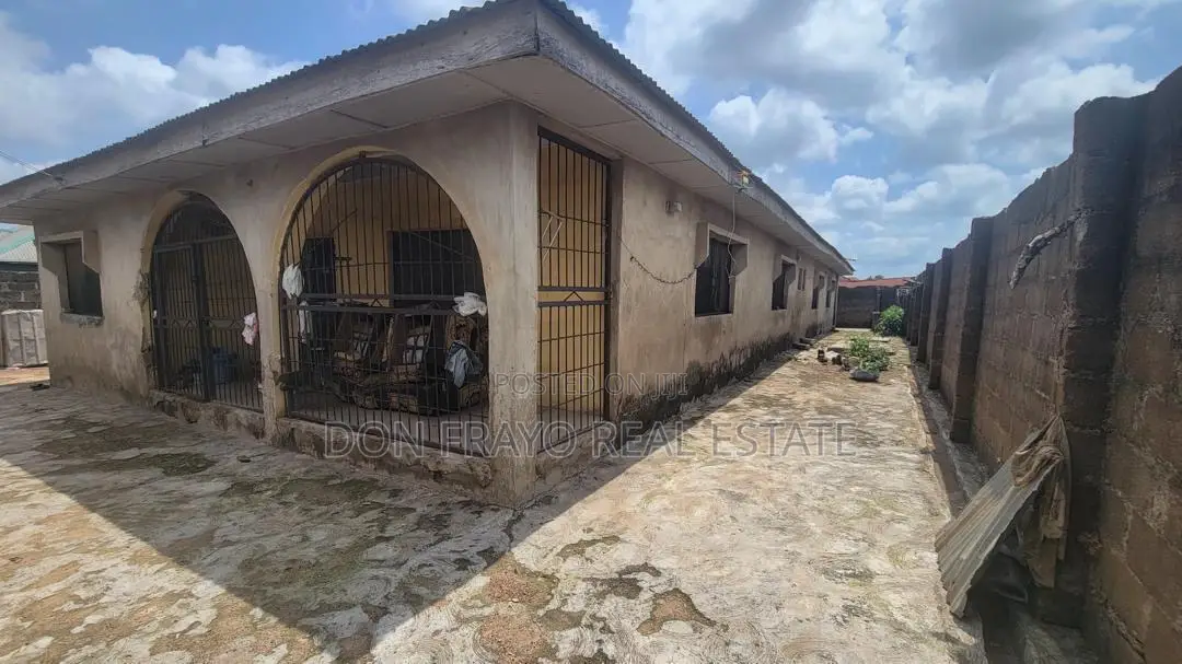 6bdrm Block of Flats in Wofun - Olodo, Iwo Road for sale