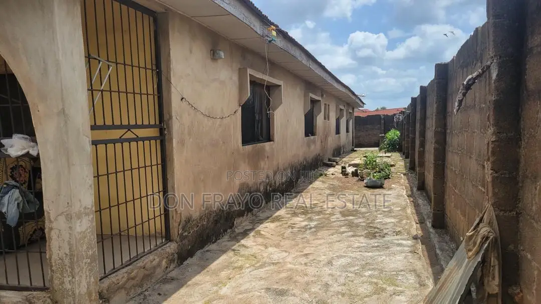 6bdrm Block of Flats in Wofun - Olodo, Iwo Road for sale