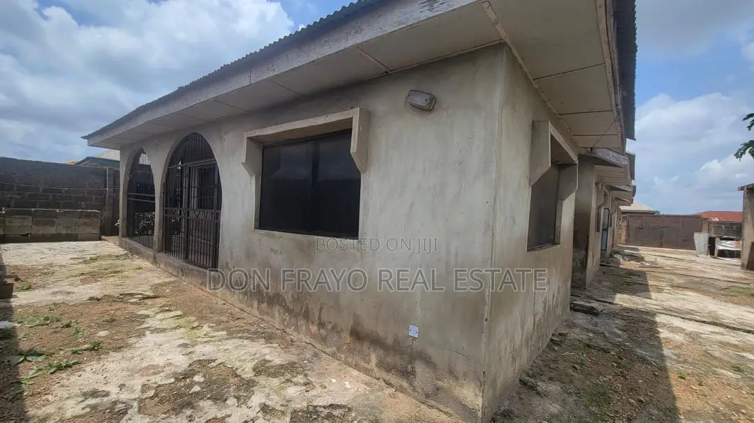 6bdrm Block of Flats in Wofun - Olodo, Iwo Road for sale