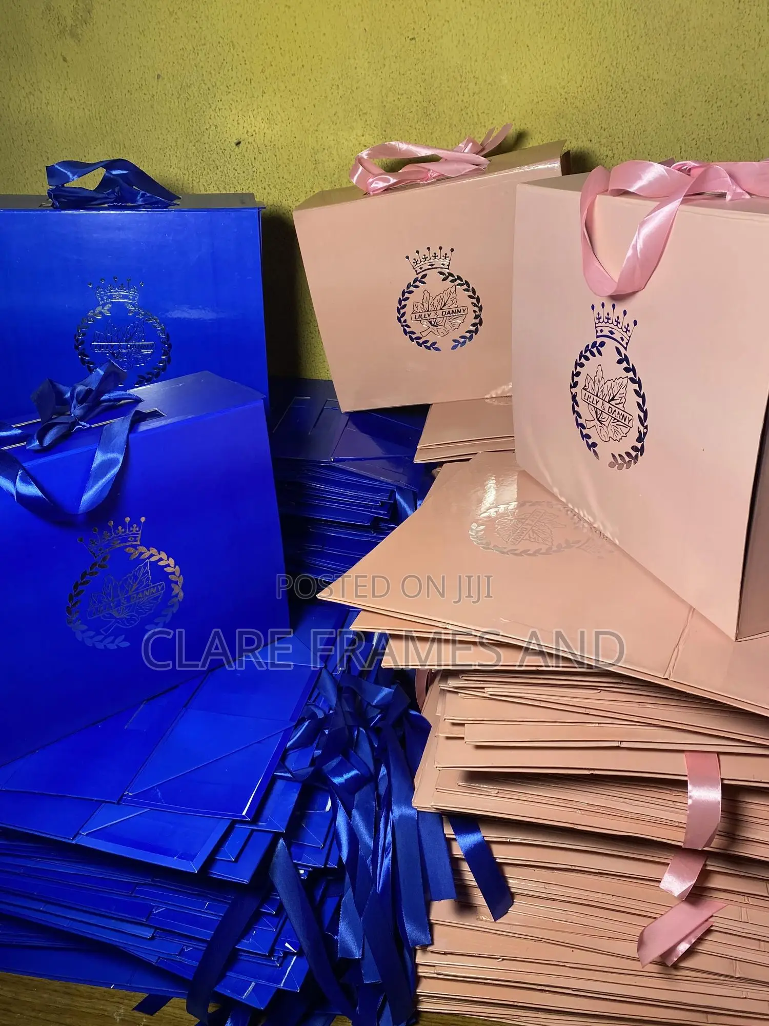 Beautiful Branded Collapsible Box With Foil Print